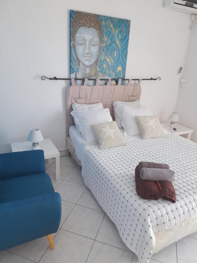 Zen'O Devilla Sainte-Anne  Bagian luar foto